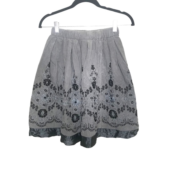 Vintage-Style Gray Embroidered A-Line Midi Skirt – Floral Boho Detail - Picture 1 of 7